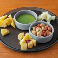 Сыры с орехами и медом в Paradnaya