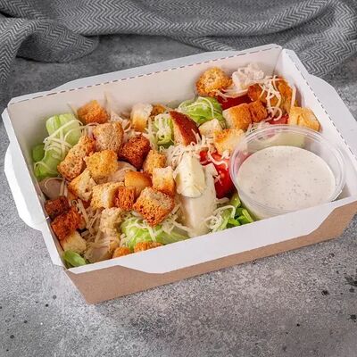 Салат Цезарь с курицей в КОМБИНАТ шаурма и стритфуд по цене 286 ₽