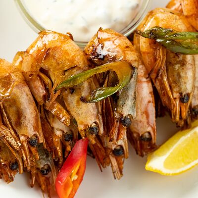 Креветки, жаренные с чесноком и острым перцем в William Bass по цене 950 ₽