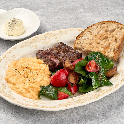 Большой мясной итальянский завтрак в Bist по цене 1390 ₽