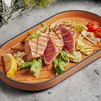 Стейк из тунца в Гриль бар BQ