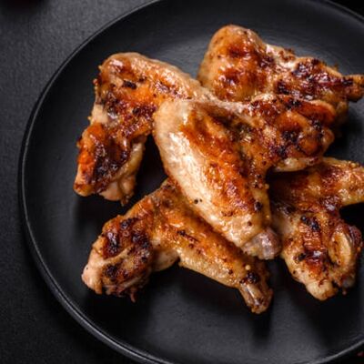 Крылья куриные на мангале в УГОЛЬ&МЯСО по цене 580 ₽