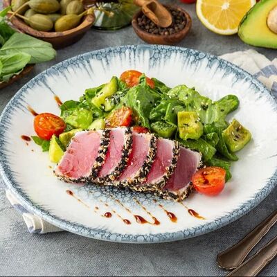 Салат с тунцом в Delmario по цене 595 ₽