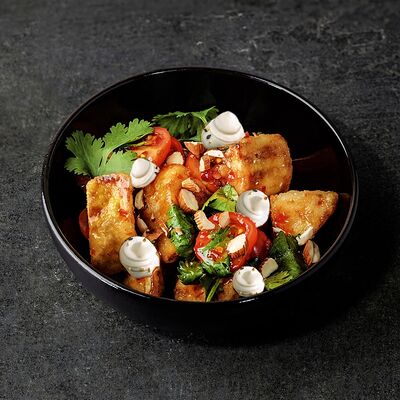 Салат с хрустящими баклажанами в I am PHO по цене 520 ₽