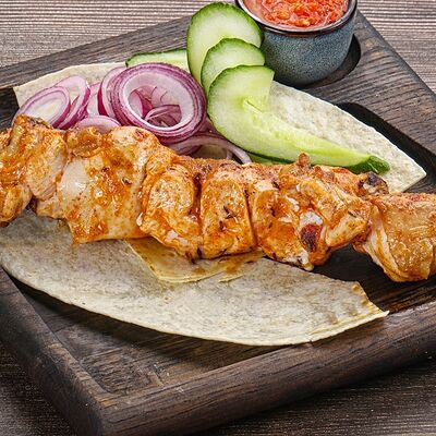 Шашлык из куриного филе по-бухарски в Чайхана тандыр по цене 450 ₽