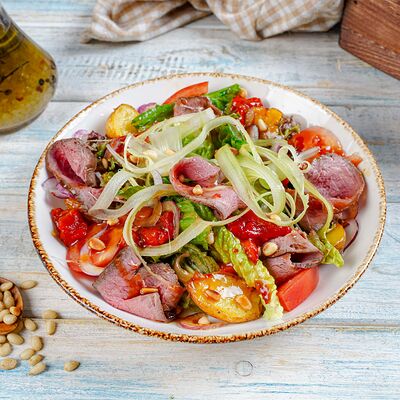 Салат с ростбифом в Термос по цене 990 ₽