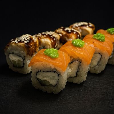 Филадельфия с лососем и угремв Кимура Суши & Поке по цене 885 ₽