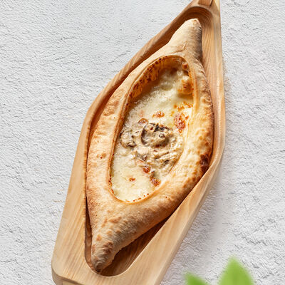 Хачапури Лодочка с белыми грибами в ЮжанеГорожане по цене 648 ₽