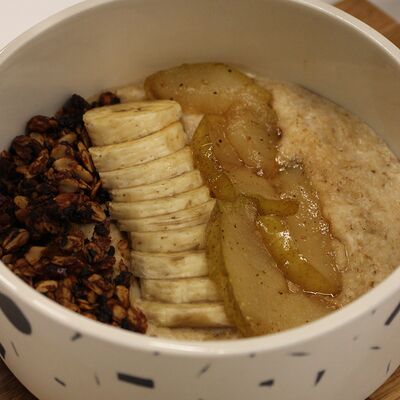 Овсяная каша с карамелизованной грушей в Collision Coffeefood по цене 440 ₽