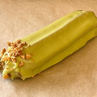 Эклер Фисташковый в Пекарня хлеб батон по цене 119 ₽