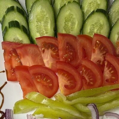 Салат летний с овощамив ПАПА МАНГАЛ по цене 480 ₽