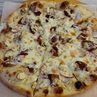 Пицца креветка с вялеными томатами в Пиццерия Олива по цене 820 ₽