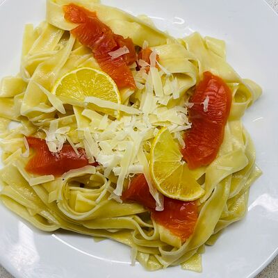 Феттуччине с лососем в Точка еды по цене 479 ₽