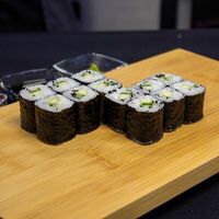 Маки огурец в Krakenssushi