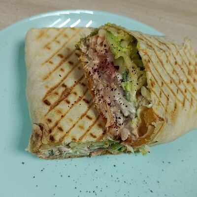 Шаурма с курицей в Самовар по цене 380 ₽