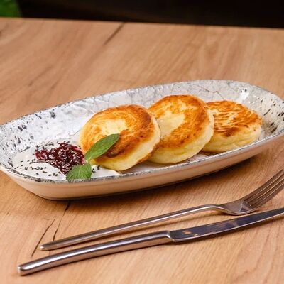 Сырники ванильные со сметаной и вареньем в THE ZAVTRAK по цене 575 ₽