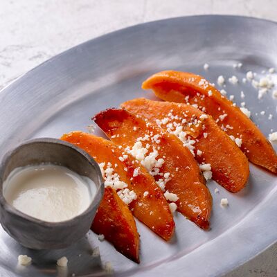 Запеченный батат с сыром сулугуни в ODA по цене 755 ₽