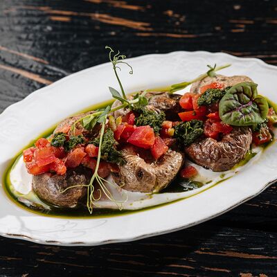 Запечённый картофель с копчёной сметаной и сальса верде в Just Bar & Kitchen по цене 350 ₽