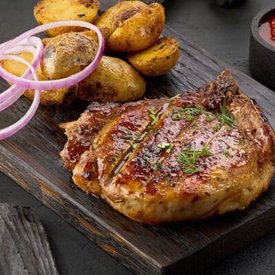 Шашлык Свиная корейка на мангале с картошечкой в Crazy Brothers по цене 780 ₽