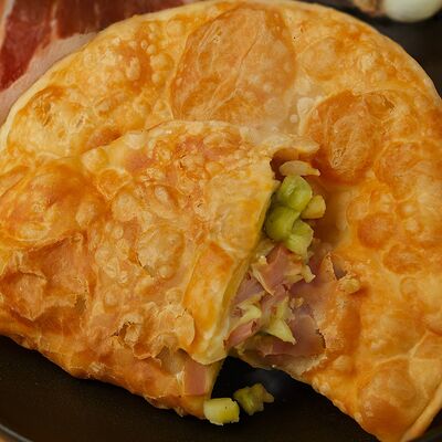 Чебурек фермерский в Чебуречная Дайте два, пожалуйста по цене 272 ₽