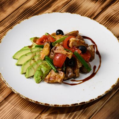 Салат из осетра горячего копчения в Ресторан Мангал по цене 920 ₽