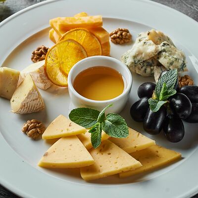 Ассорти из европейских сыров в Ресторан Яуза по цене 1300 ₽