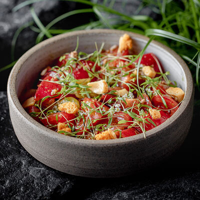 Сладкие томаты с чипсами из меда в MANUL по цене 900 ₽