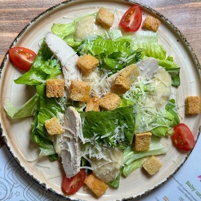 Салат Baby Цезарь в BierBurg по цене 229 ₽