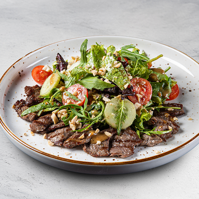 Стейк салат с медово-горчичным дрессингом Lm в La Maro по цене 3700 ₸