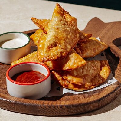 Гора чебуреков в Хачапури Выпечка и Вино по цене 490 ₽