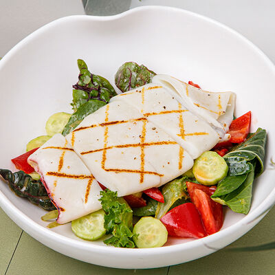 Салат с кальмаром в М2 Органик Клуб Патриаршие по цене 1130 ₽