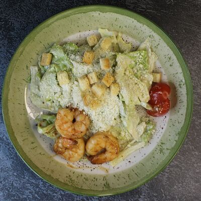 Салат Цезарь с креветками в Кафе Aladdin по цене 499 ₽