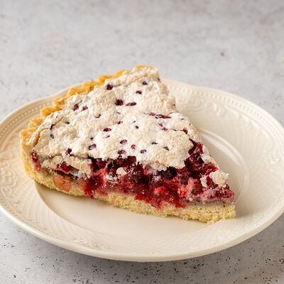 Брусничный пирог в Кондитерская La mousse по цене 408 ₽