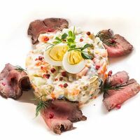 Оливье с ростбифом в Мариус