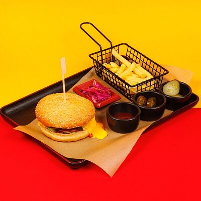 Чизбургер New в Smoky Rabbits Chillout Bar по цене 549 ₽