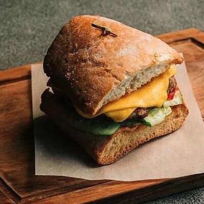 Бургер куриный 250гр в PANORAMA по цене 490 ₽