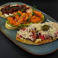 Микс закусок на чиабатте в Байский