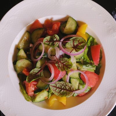 Овощной салат в Nest по цене 495 ₽