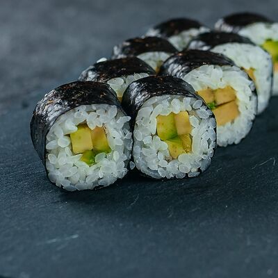 Хосомаки с авокадо в Rolls Bar по цене 316 ₽