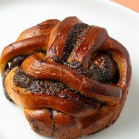 Булочка с маком в Кафе кусь