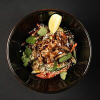 Салат тайский с говяжьей вырезкой в Wasabi