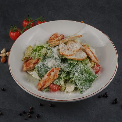 Салат Цезарь с курицей в Руки ВВерх! Бар по цене 750 ₽