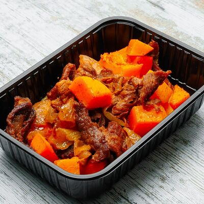 Говядина с тыквой с гарниром в Tagam по цене 2700 ₸