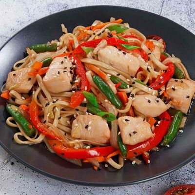 Удон с курицей под соусом терияки в Суши Мастер по цене 249 ₽