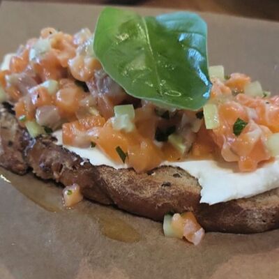 Брускетта с лососемв Перчини по цене 420 ₽