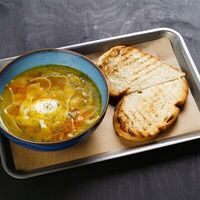 Куриный суп с феттучини и яйцом в Гриль-бар Балкон