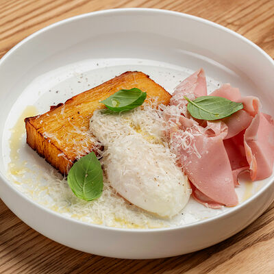 Картофельный гратен с яйцом пашот и мортаделлой в Olio по цене 690 ₽