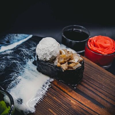 Гункан чиз угорь в Sushi Time по цене 300 ₽