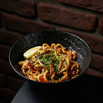 Вок с цыплёнком в Encore Ervier по цене 625 ₽