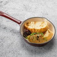 Куриный паштет с луковым конфитюром в The Kitchen